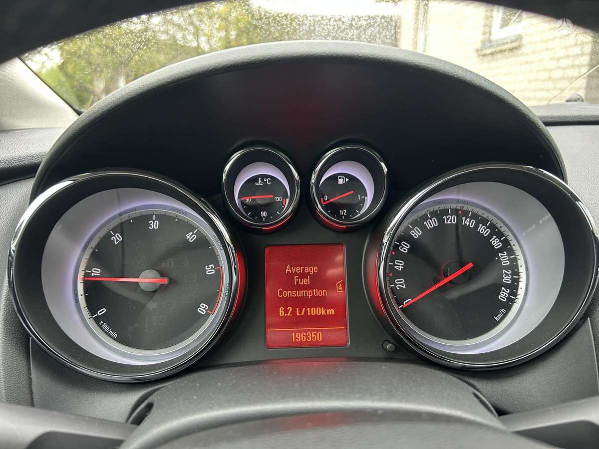 Opel Astra 2011 — photo 11