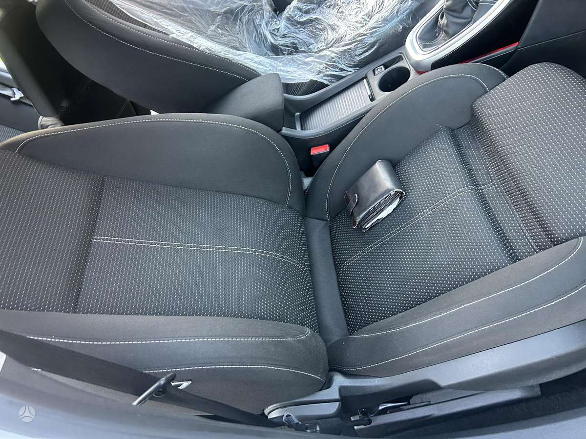 Opel Astra 2011 — photo 13
