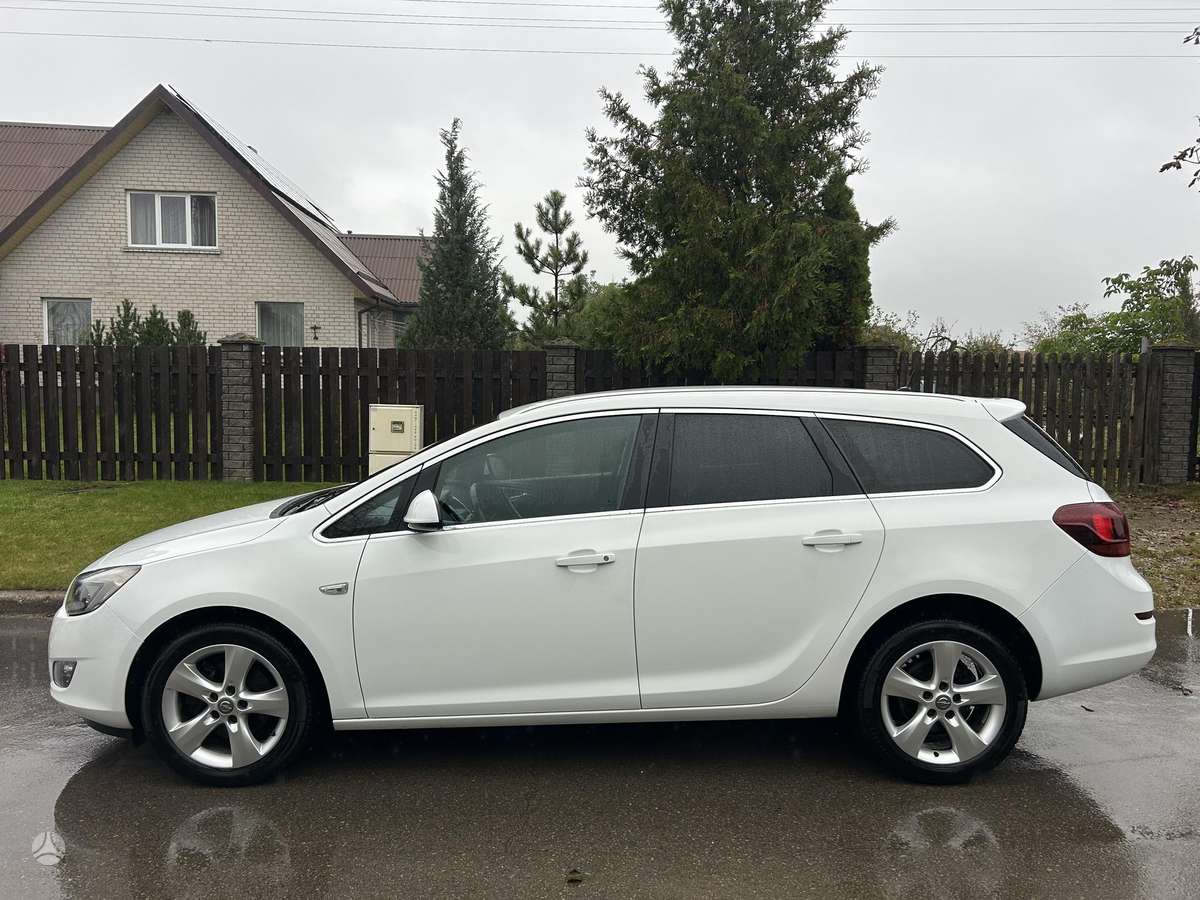 Opel Astra 2011 — engine 1686 cm³, 125 HP (92kW)