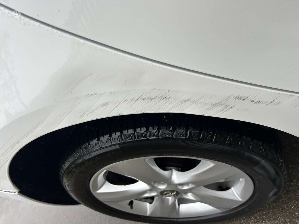 Opel Astra 2011 — photo 9