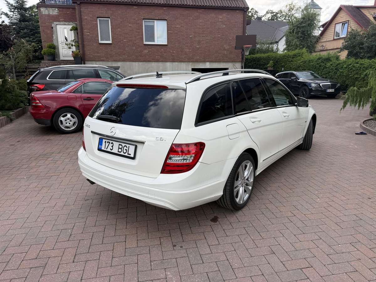 Mercedes-Benz C200 2012 — двигун 2100 cm³, 136 HP (100kW)