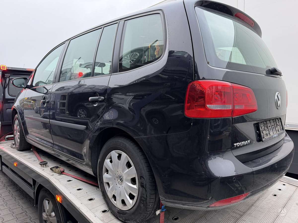 Volkswagen Touran 2011 — rear view