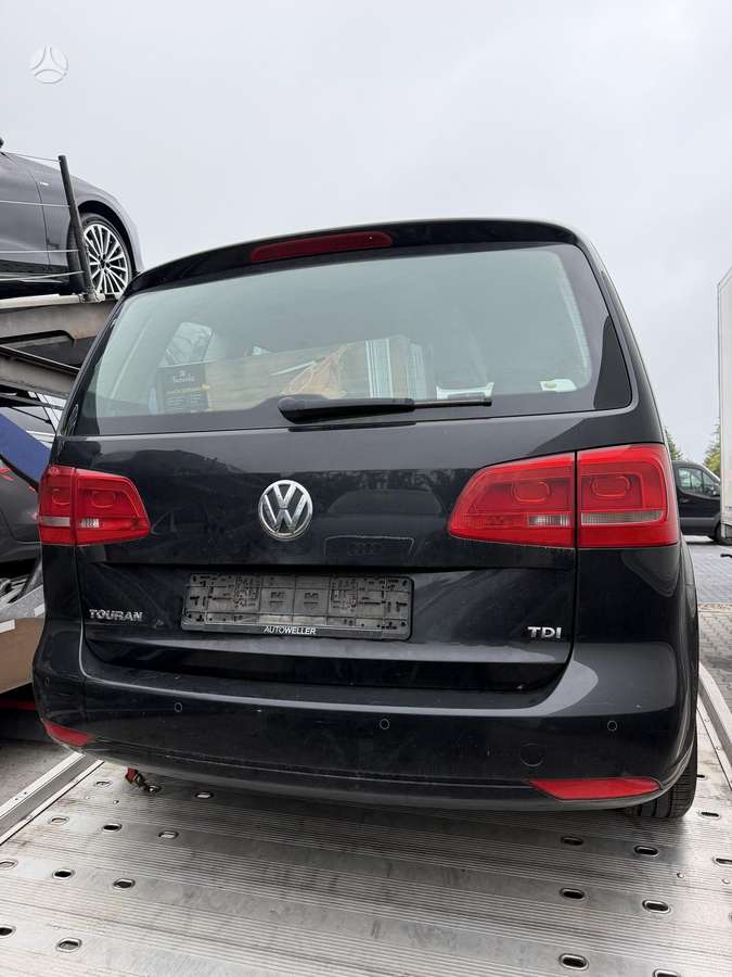 Volkswagen Touran 2011 — interior