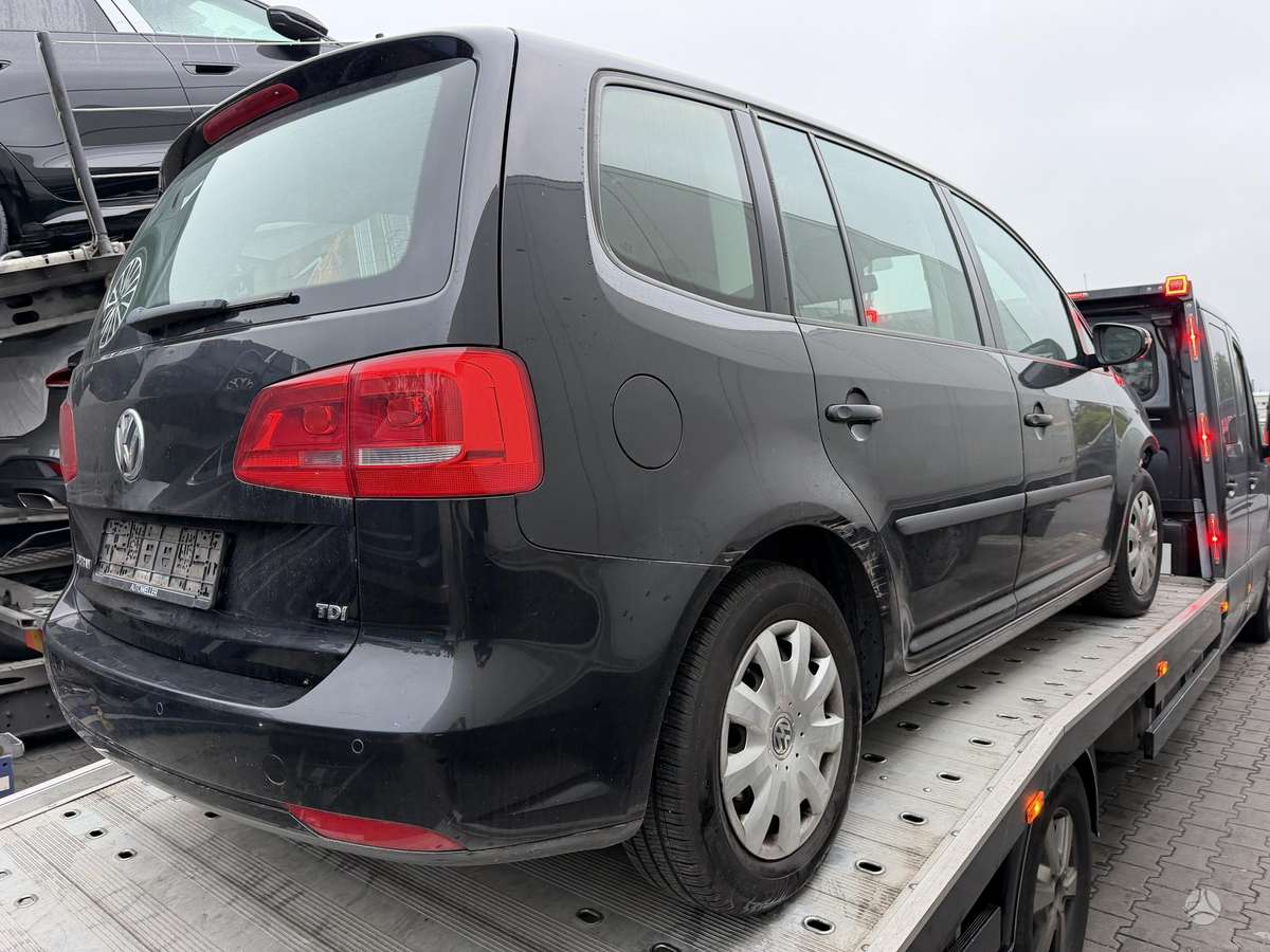 Volkswagen Touran 2011 — engine 1598 cm³, 105 HP (77kW)