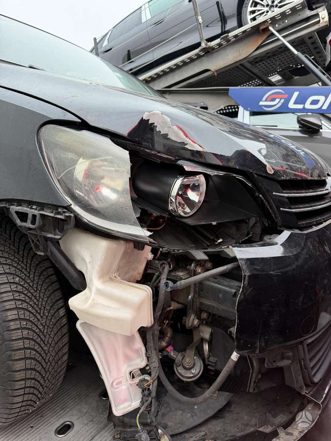 Volkswagen Touran 2011 — photo 6