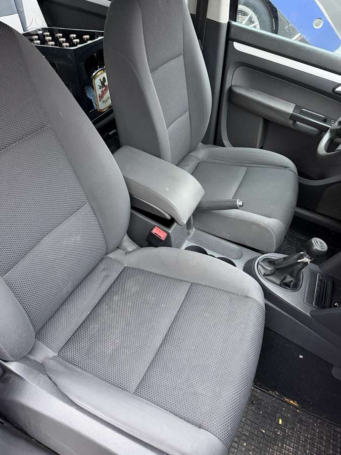 Volkswagen Touran 2011 — photo 8