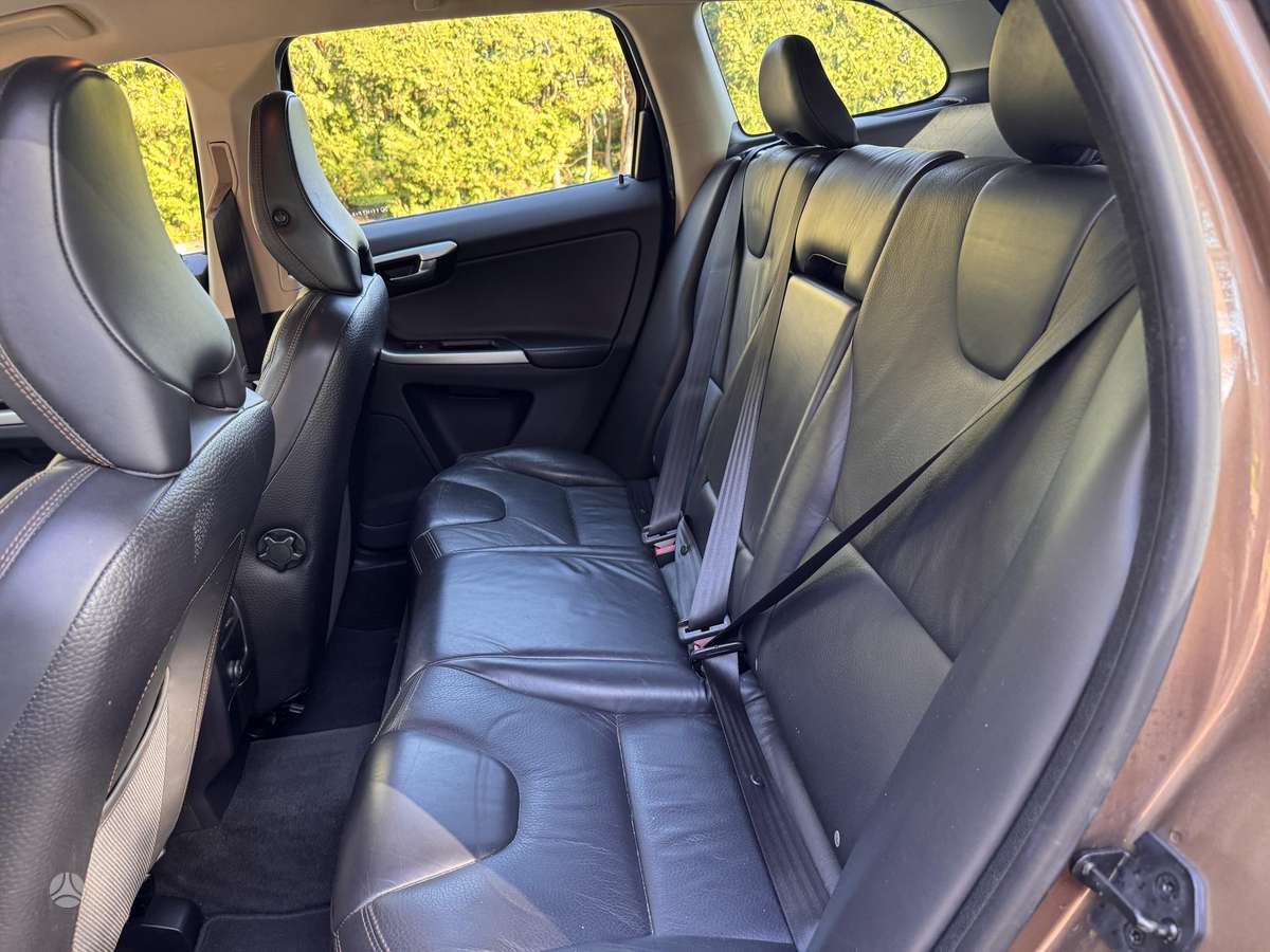 Volvo XC60 2009 — photo 8