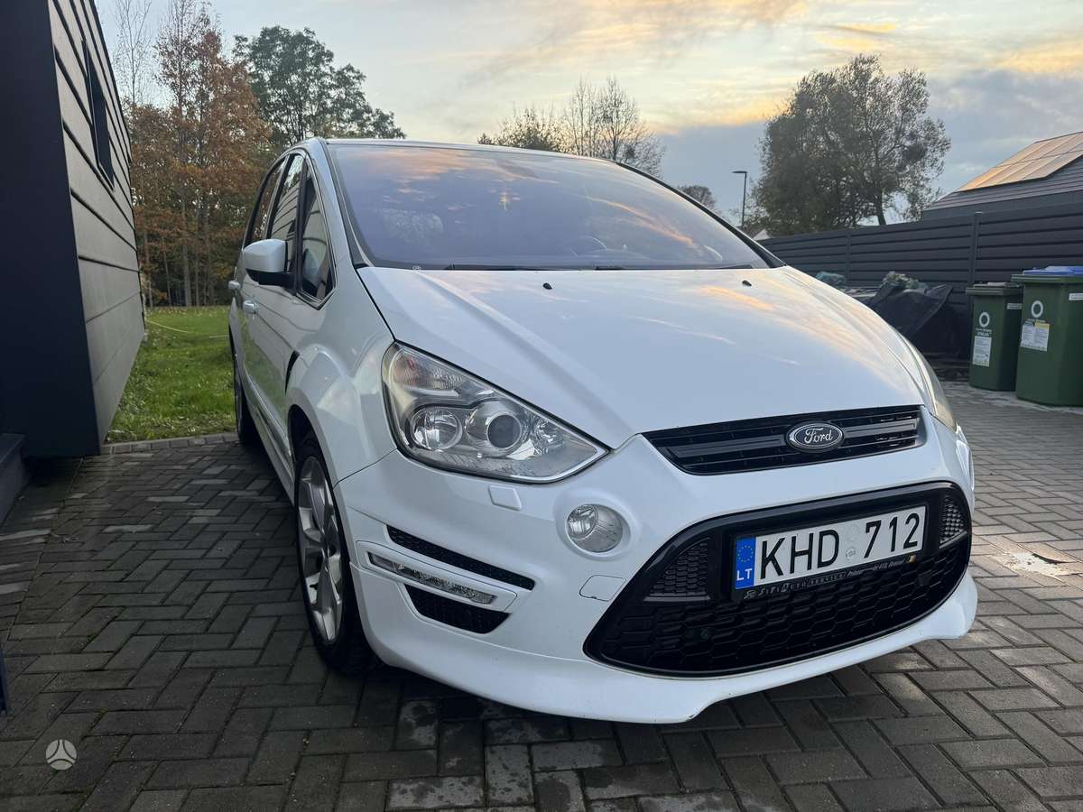 Ford S-MAX 2012 — вигляд ззаду