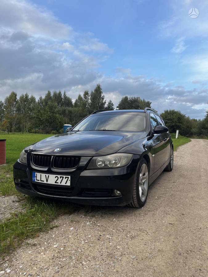 BMW 320 2005 — вигляд ззаду
