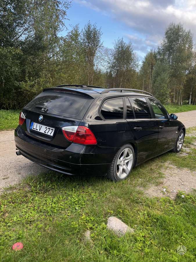 BMW 320 2005 — салон