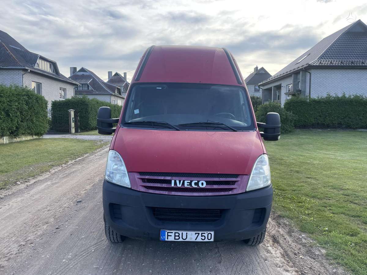 Iveco Daily 2010 — вигляд ззаду