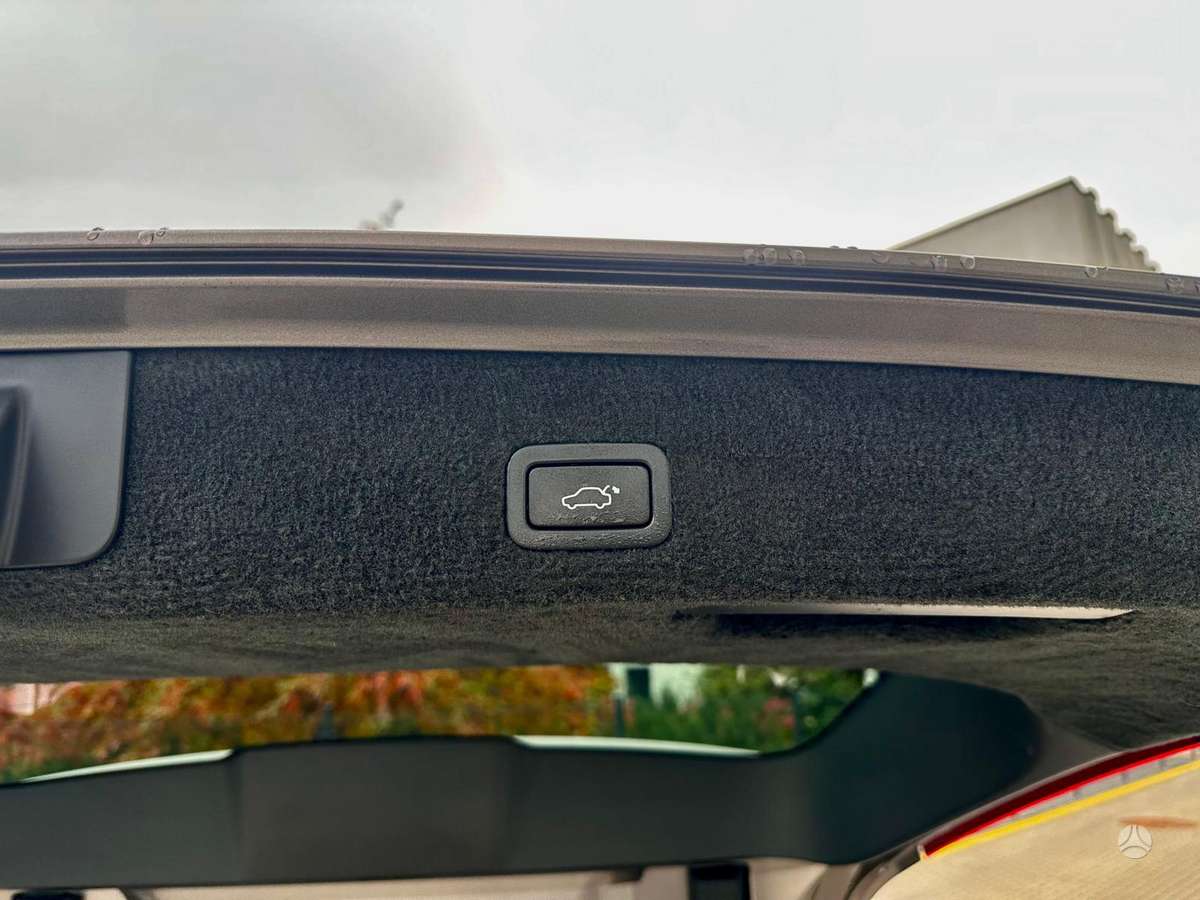 Volvo V70 2010 — photo 13