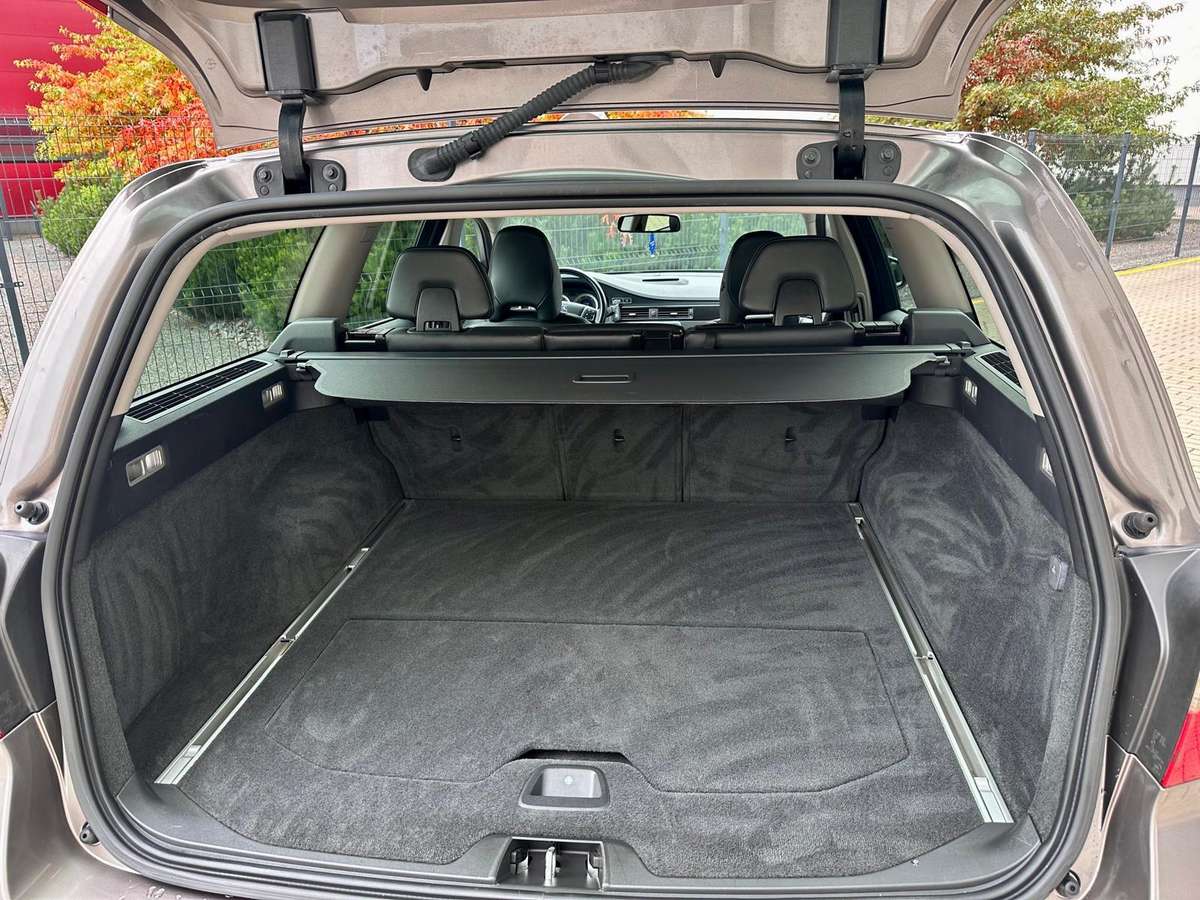 Volvo V70 2010 — photo 15