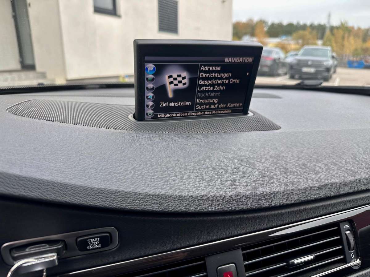 Volvo V70 2010 — photo 18