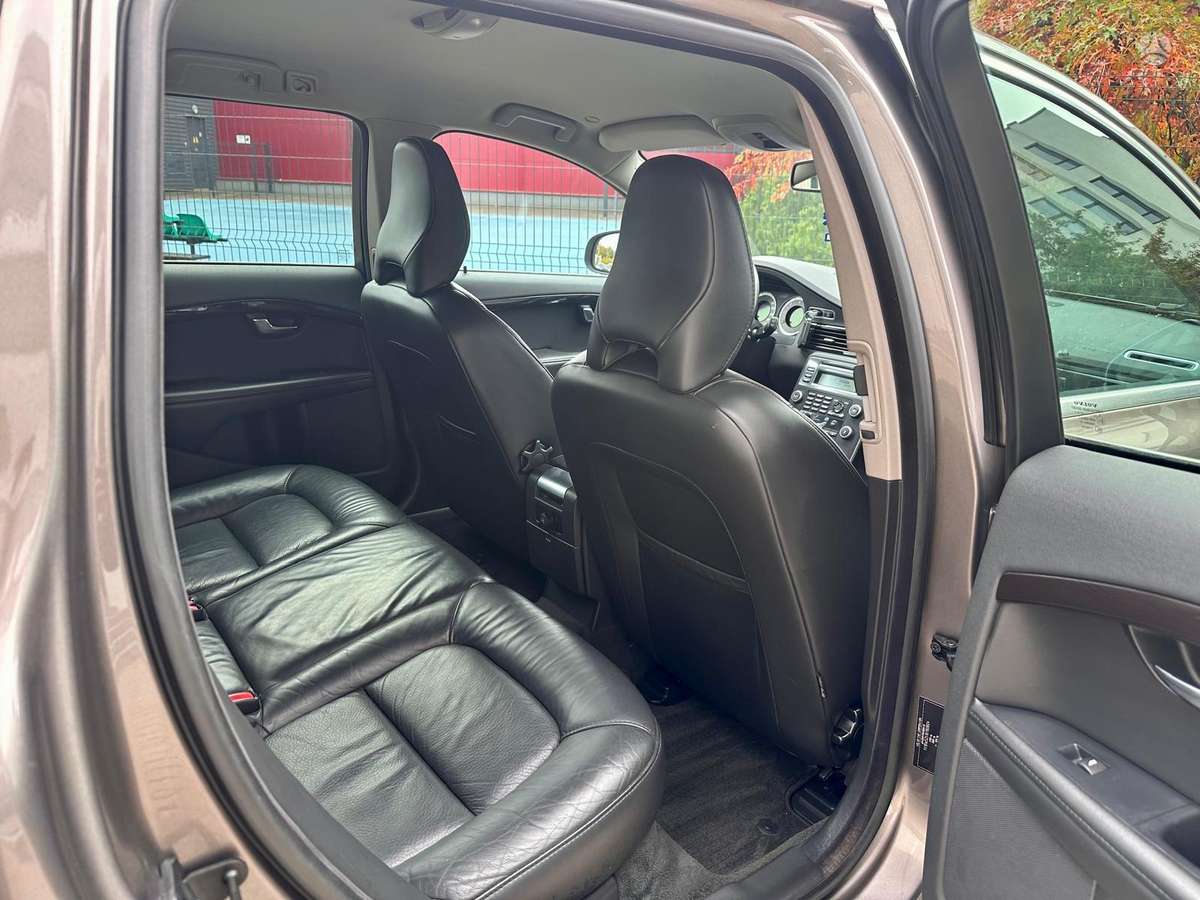 Volvo V70 2010 — photo 20