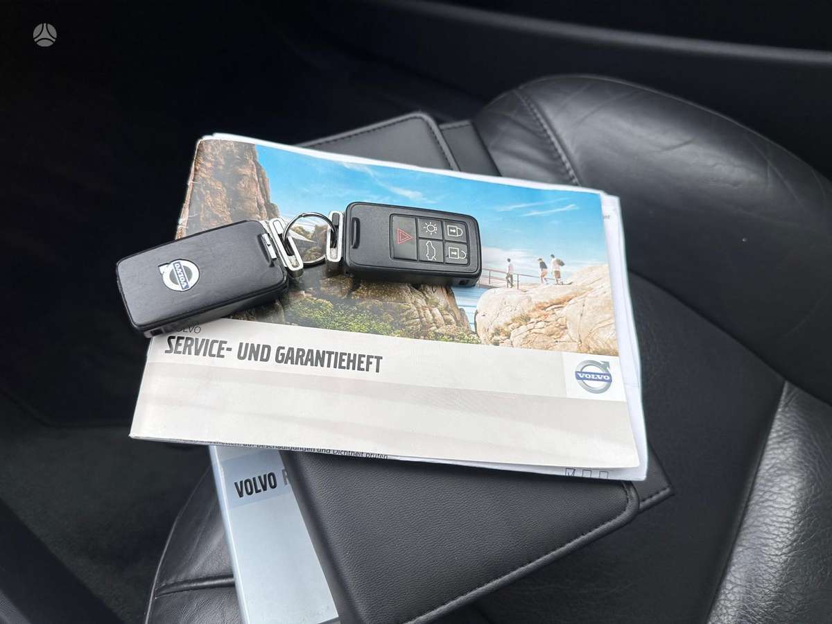 Volvo V70 2010 — photo 23