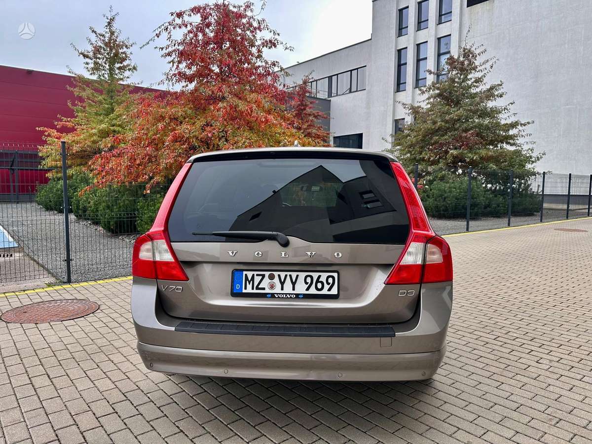 Volvo V70 2010 — photo 7