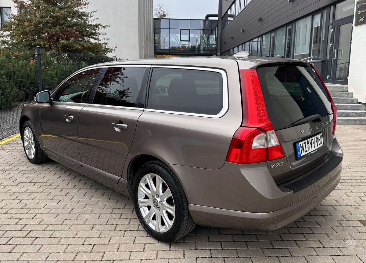Volvo V70 2010 — photo 8