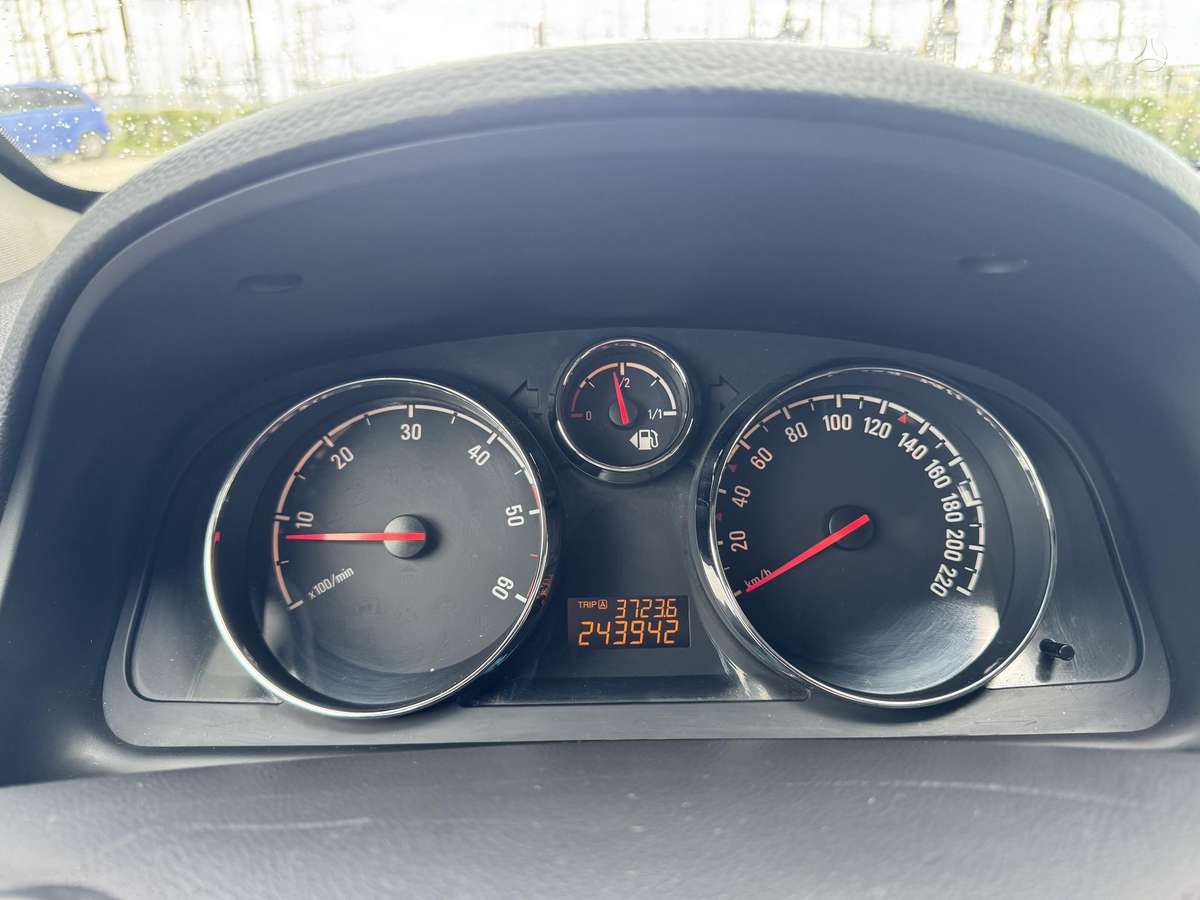 Opel Antara 2011 — photo 11