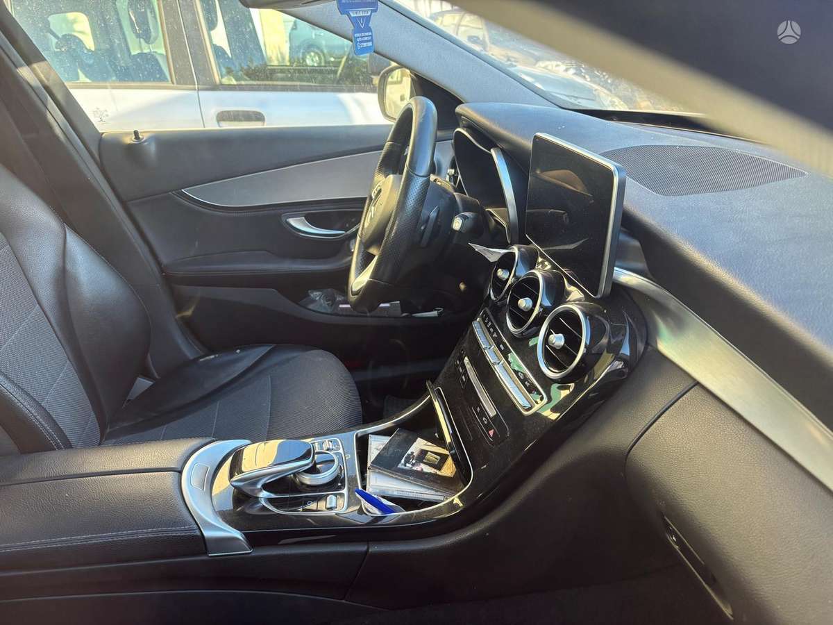Mercedes-Benz C200 2015 — photo 11