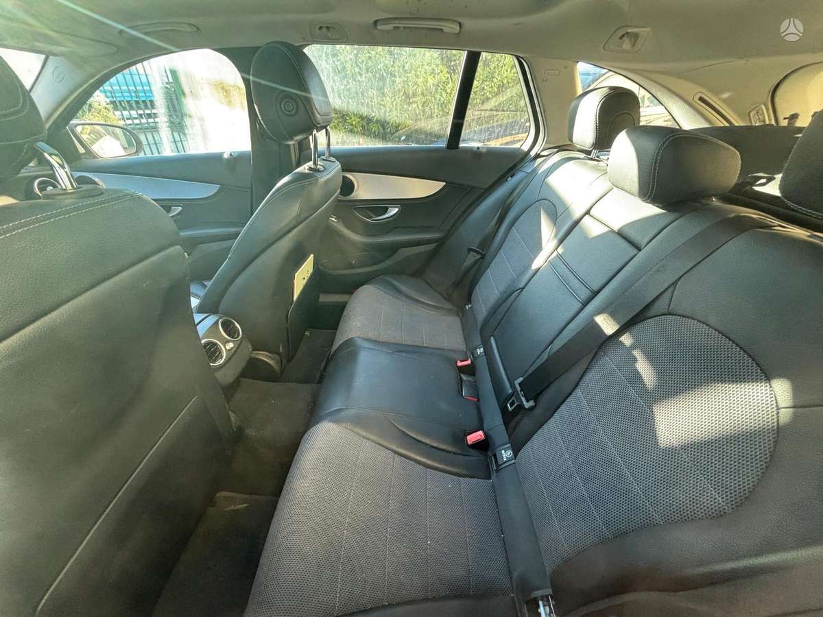 Mercedes-Benz C200 2015 — photo 13