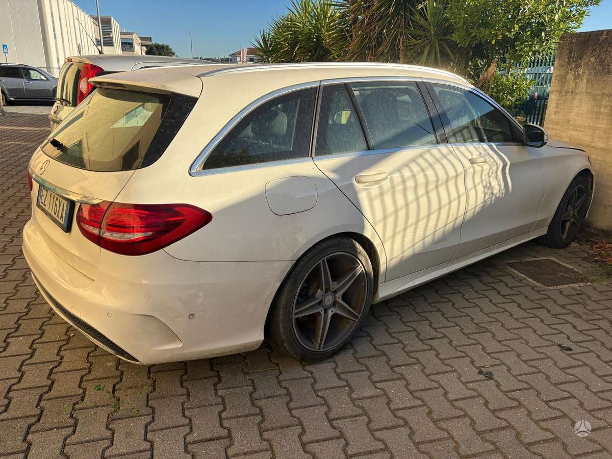 Mercedes-Benz C200 2015 — rear view