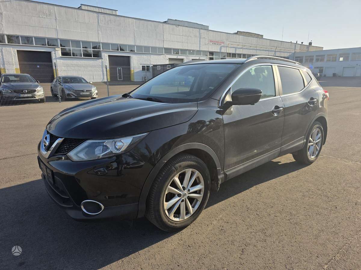 Nissan Qashqai 2015 — rear view