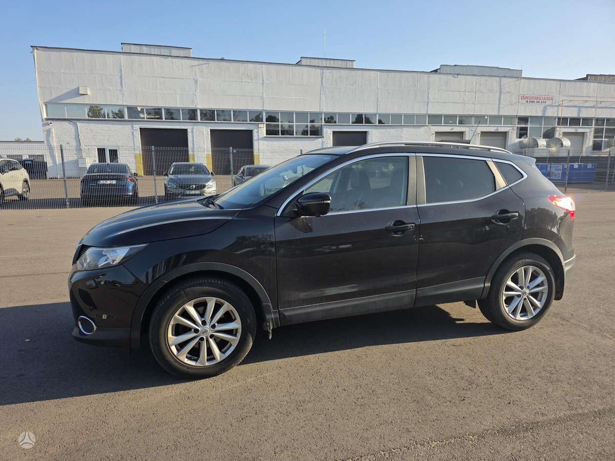 Nissan Qashqai 2015 — interior