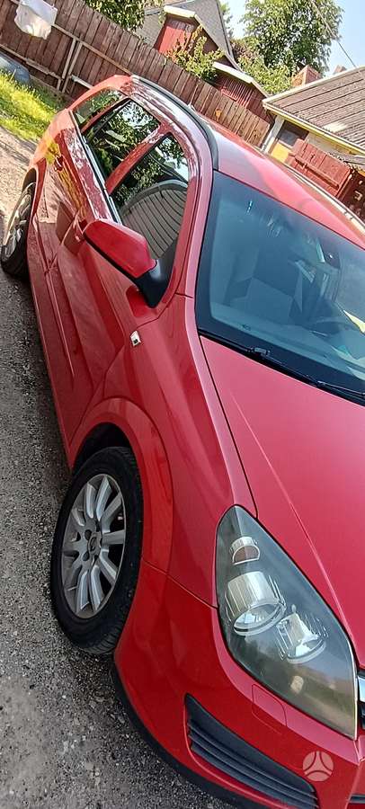Opel Astra 2006 — вигляд ззаду