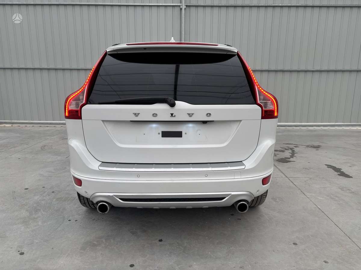Volvo XC60 2010 — салон