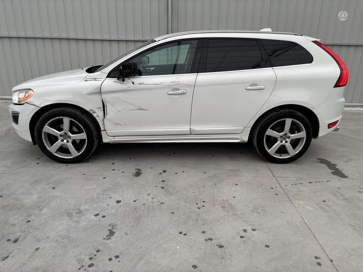 Volvo XC60 2010 — двигун 2400 cm³, 205 HP (151kW)