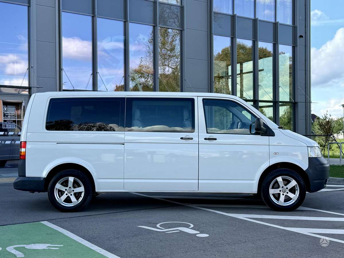 Volkswagen Transporter 2009 — вигляд ззаду