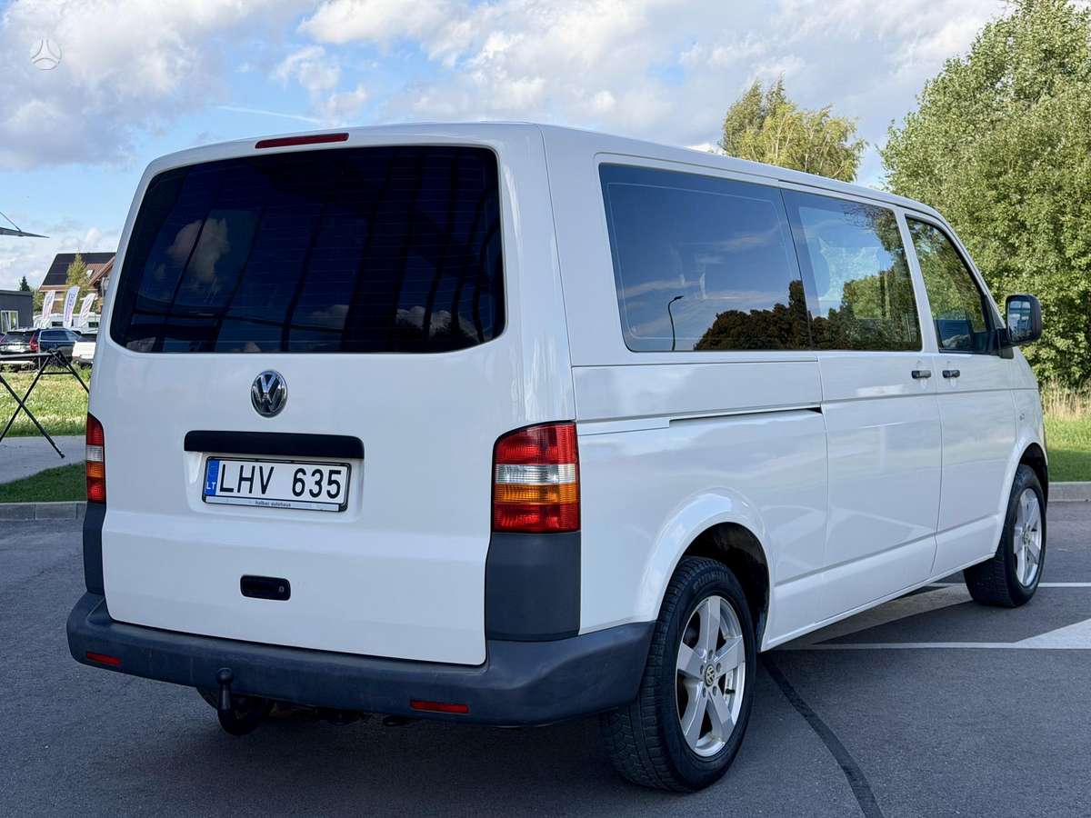 Volkswagen Transporter 2009 — салон