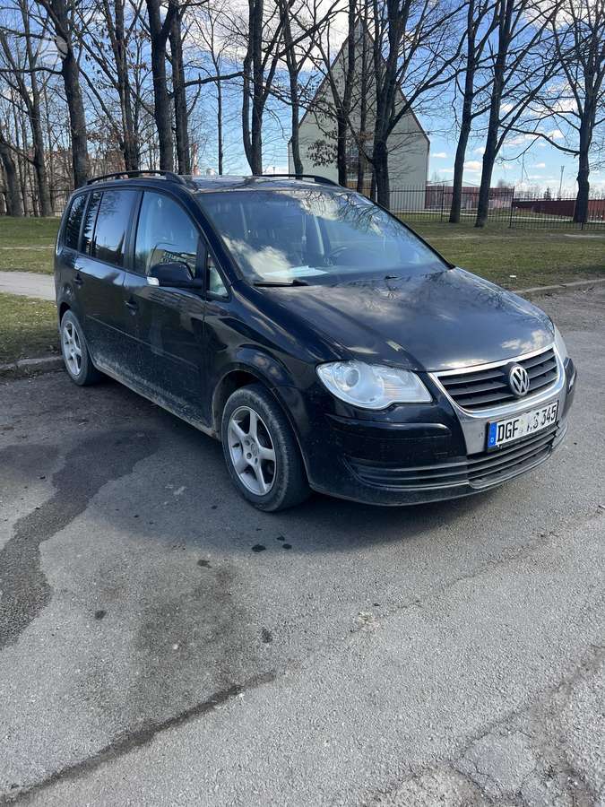 Volkswagen Touran 2008 — вигляд ззаду