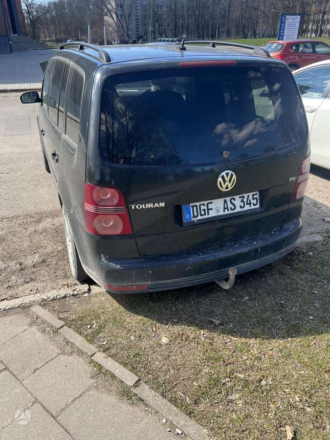 Volkswagen Touran 2008 — салон