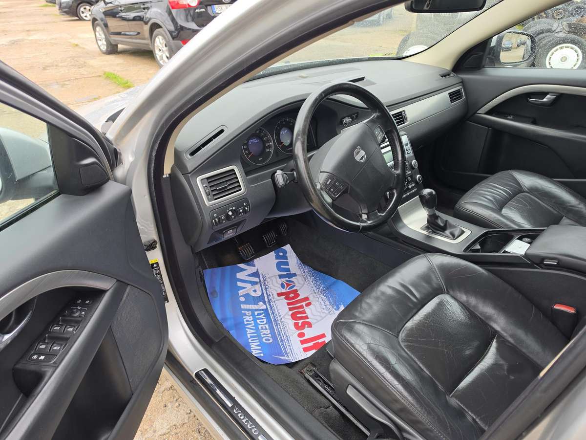 Volvo V70 2009 — photo 11