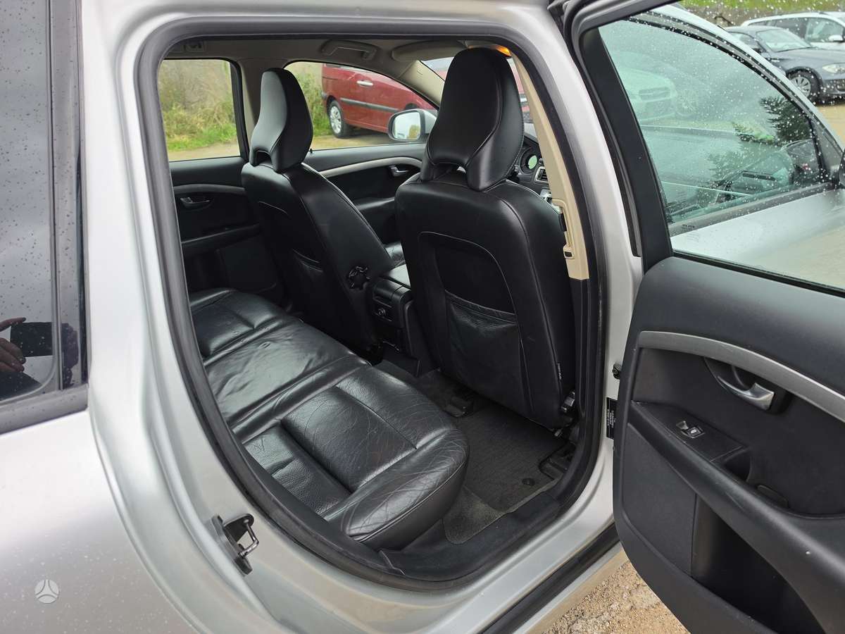 Volvo V70 2009 — photo 12