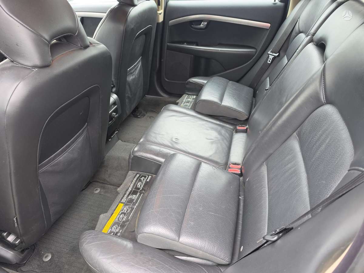 Volvo V70 2009 — photo 13