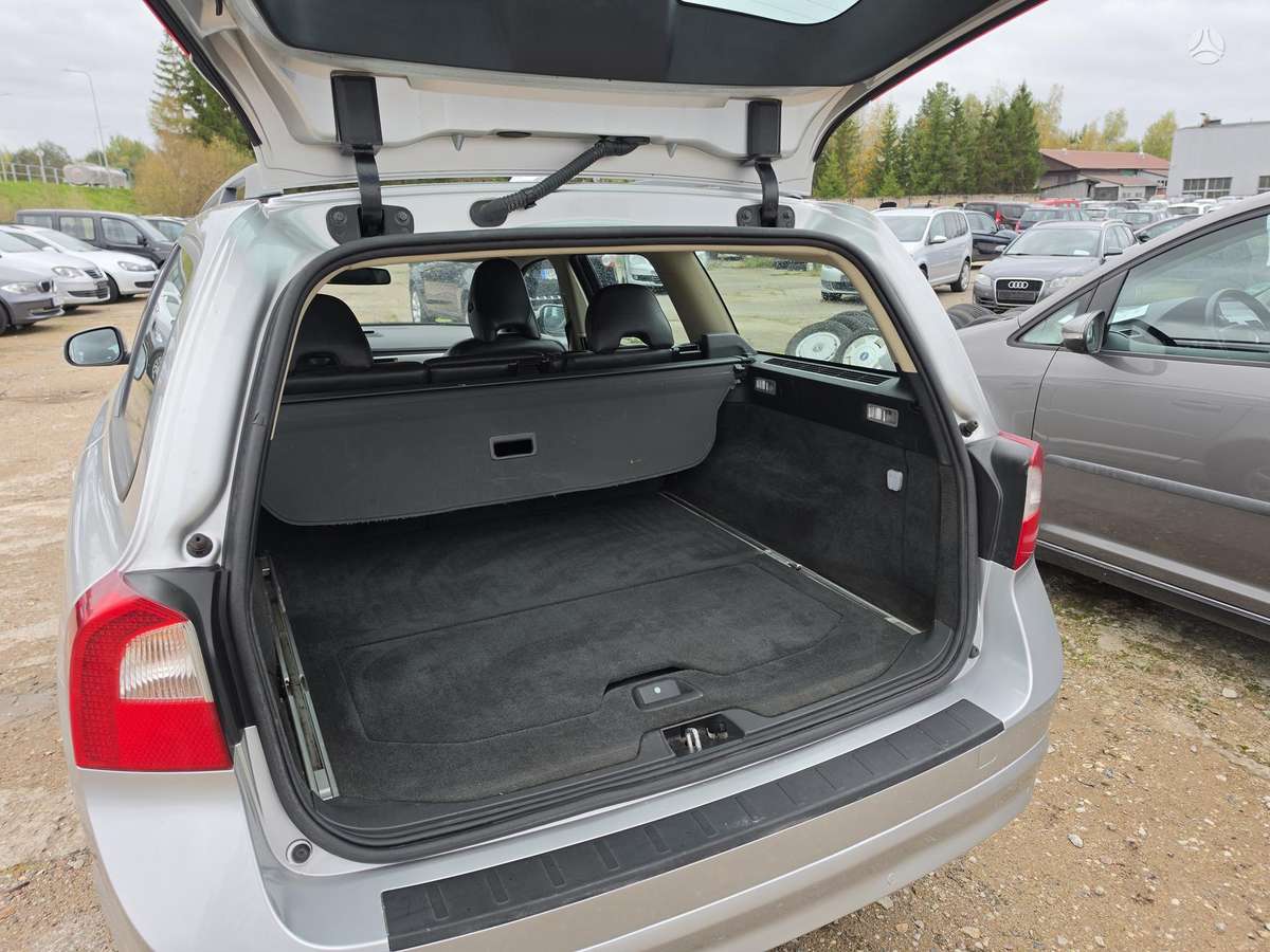 Volvo V70 2009 — photo 14
