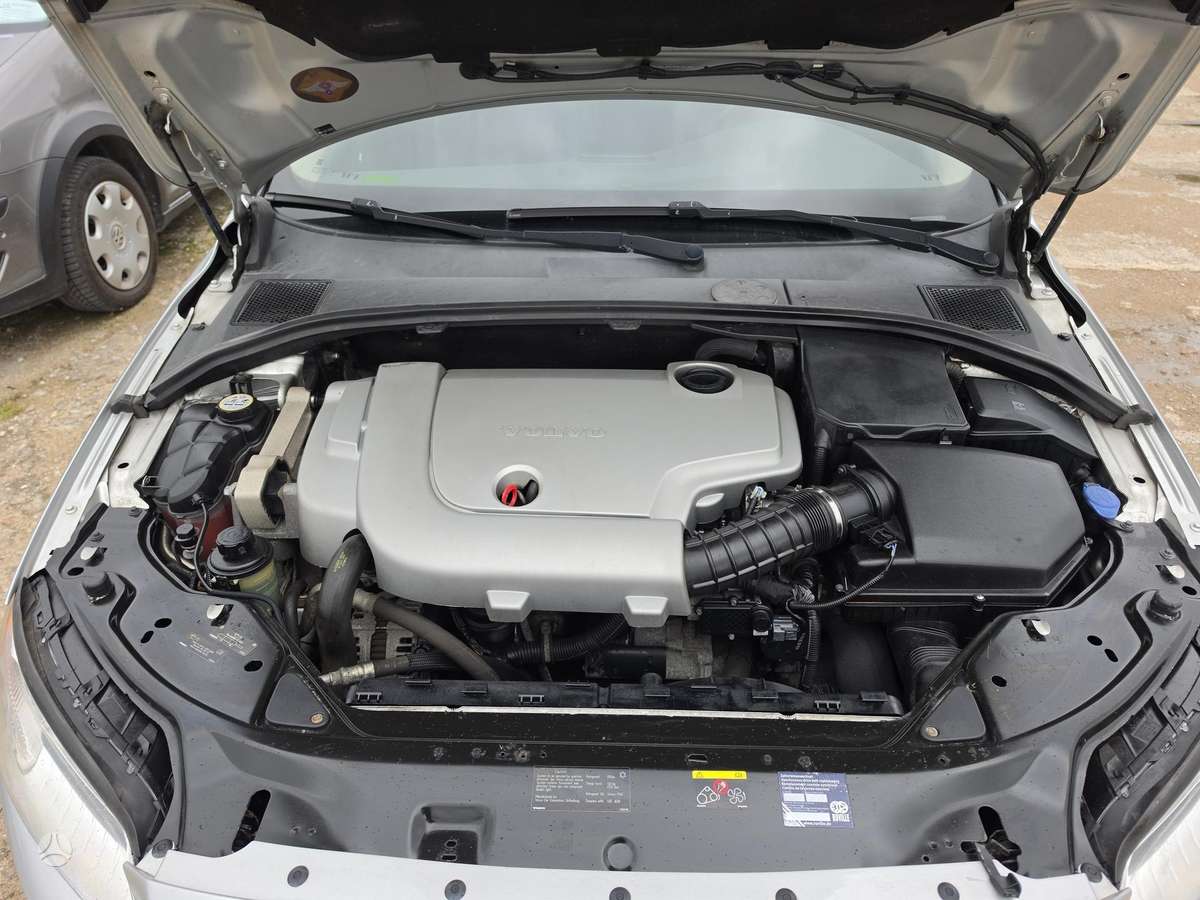 Volvo V70 2009 — photo 16