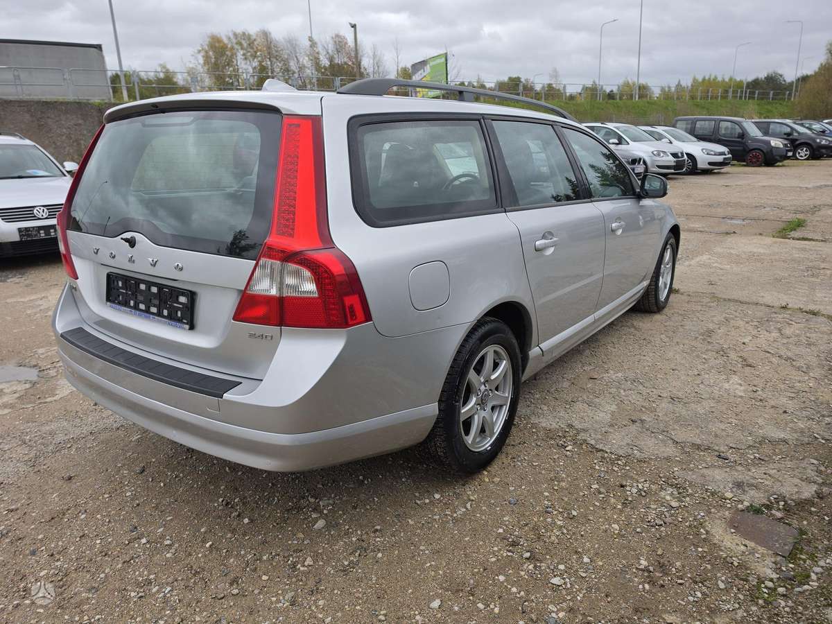 Volvo V70 2009 — photo 7