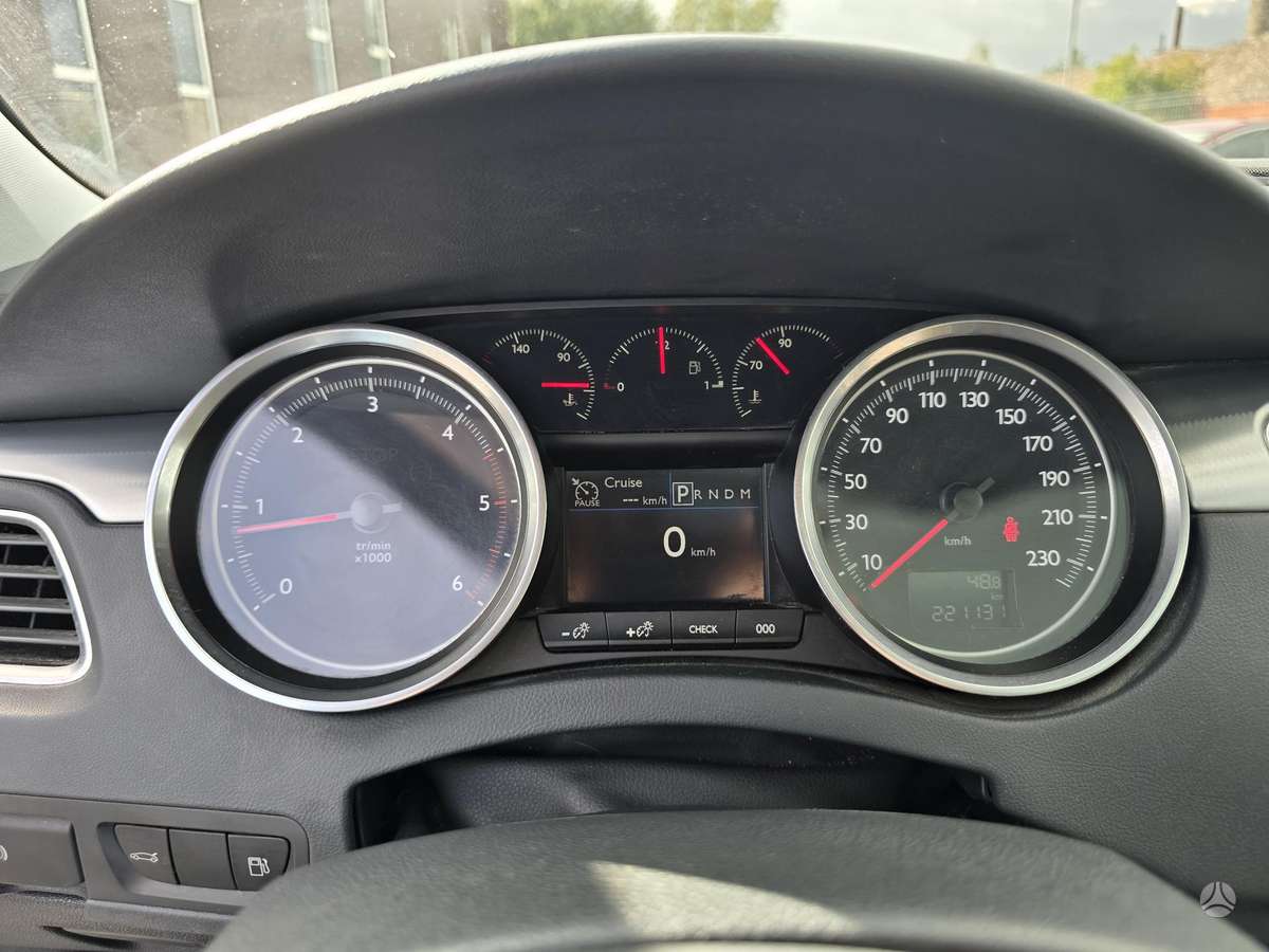 Peugeot 508 2012 — photo 12