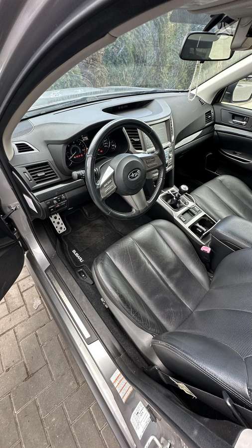 Subaru Legacy 2011 — photo 8