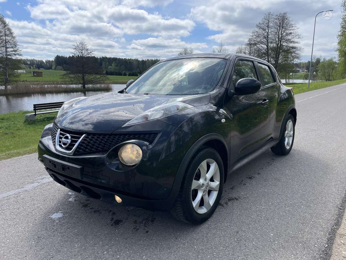Nissan Juke 2010 — вигляд ззаду
