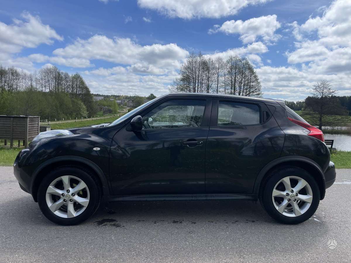 Nissan Juke 2010 — салон