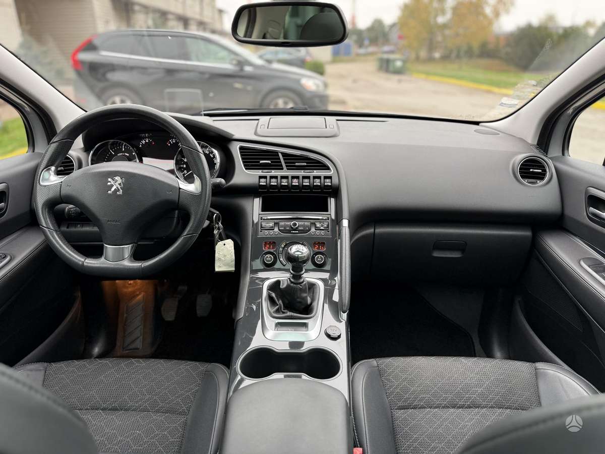 Peugeot 3008 2014 — interior