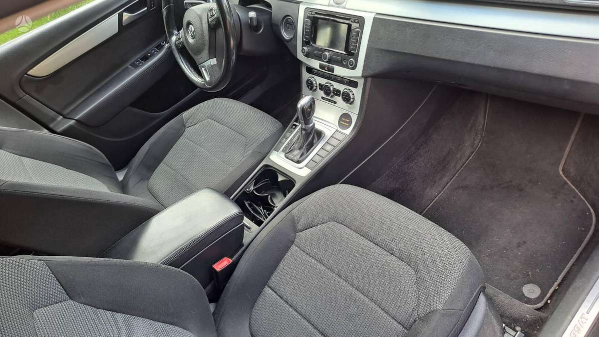 Volkswagen Passat 2012 — photo 7