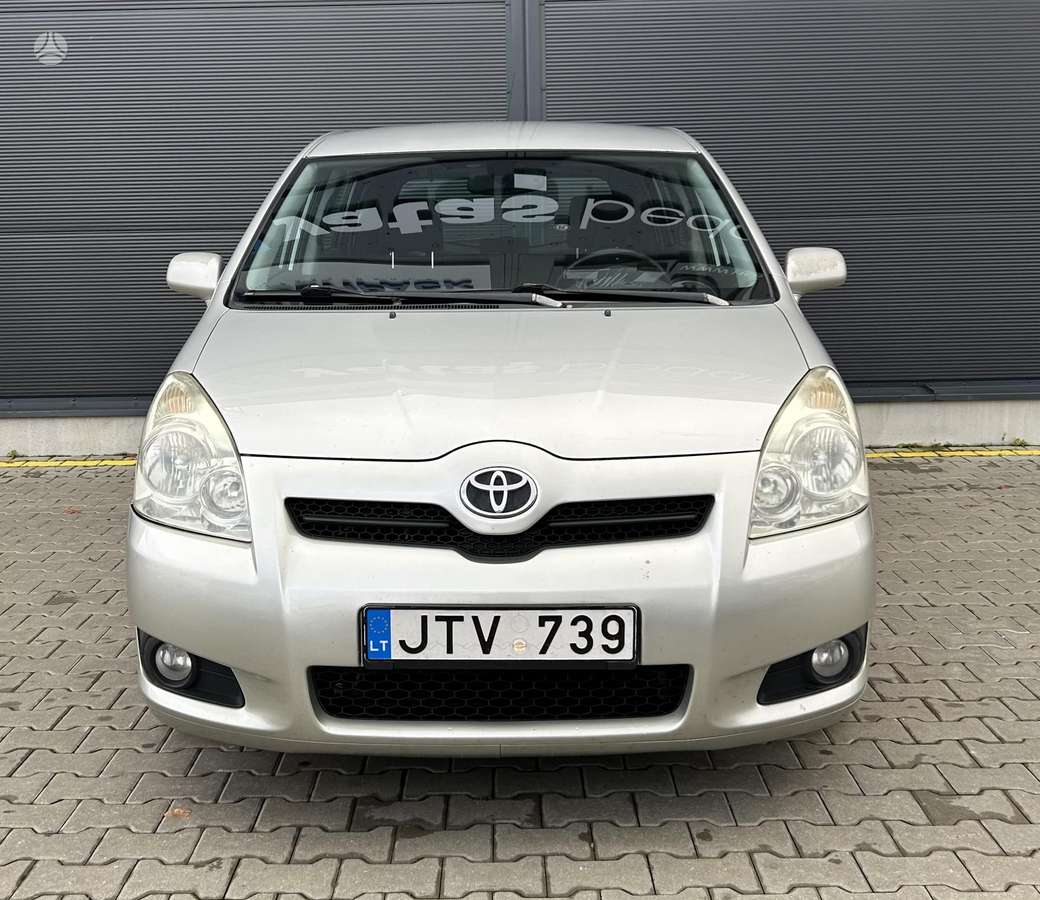 Toyota Corolla 2008 — вигляд ззаду