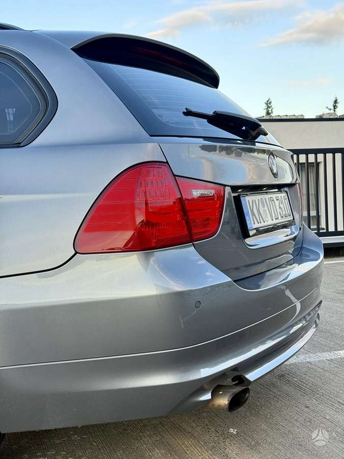 BMW 320 2010 — photo 11