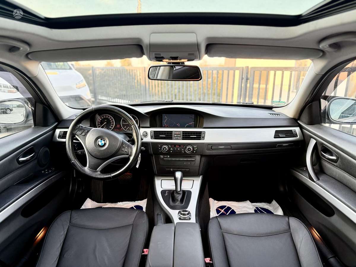 BMW 320 2010 — photo 13